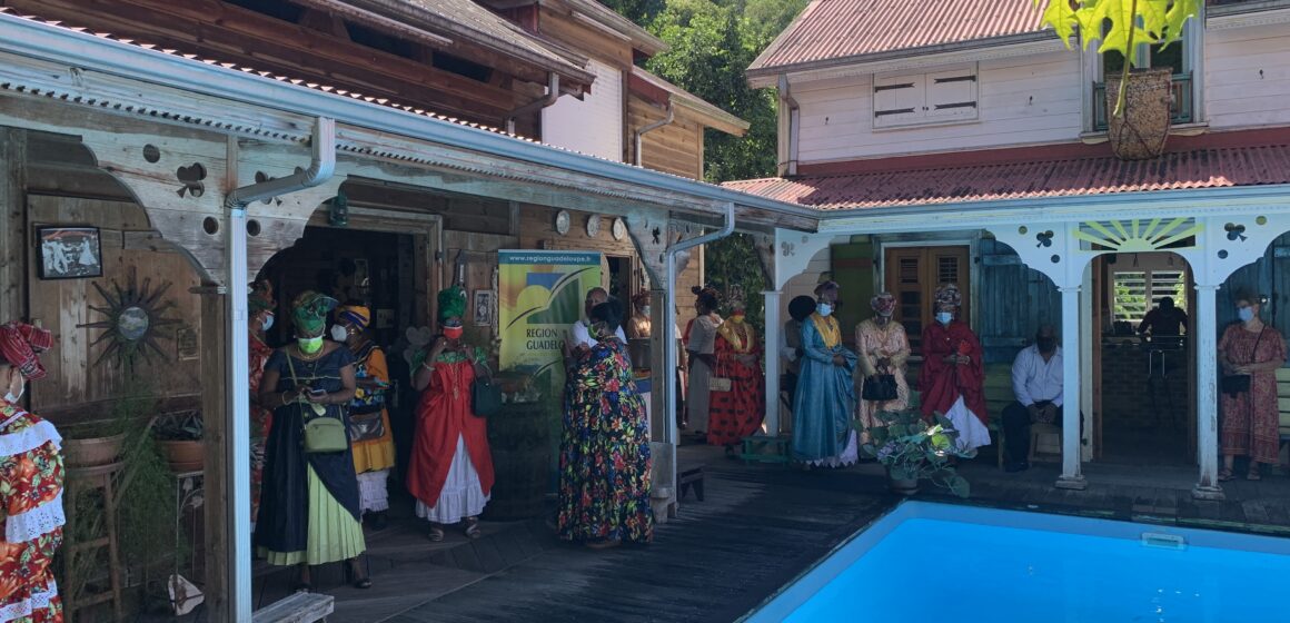 Achetée par la Région le 29 décembre, la maison familiale Cachemire-Thôle et ce qu'elle contient, devient Akajaklyn centre de danse et de musique. Achetée par la Région le 29 décembre, la maison familiale Cachemire-Thôle et ce qu'elle contient, devient Akajaklyn centre de danse et de musique.