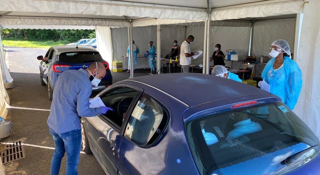 Image d’illustration. La campagne de dépistage gratuit du covid-19 en Guadeloupe s’effectue dans des lieux fixes comprenant les laboratoires, et itinérants sur l'ensemble du territoire. Ici le drive de dépistage des Abymes en septembre 2019. Image d’illustration. La campagne de dépistage gratuit du covid-19 en Guadeloupe s’effectue dans des lieux fixes comprenant les laboratoires, et itinérants sur l'ensemble du territoire. Ici le drive de dépistage des Abymes en septembre 2019.