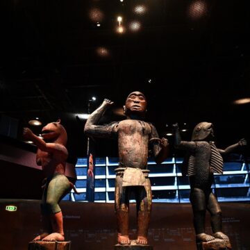 Ces ex-colonisateurs européens qui restituent des œuvres pillées en Afrique Ces ex-colonisateurs européens qui restituent des œuvres pillées en Afrique