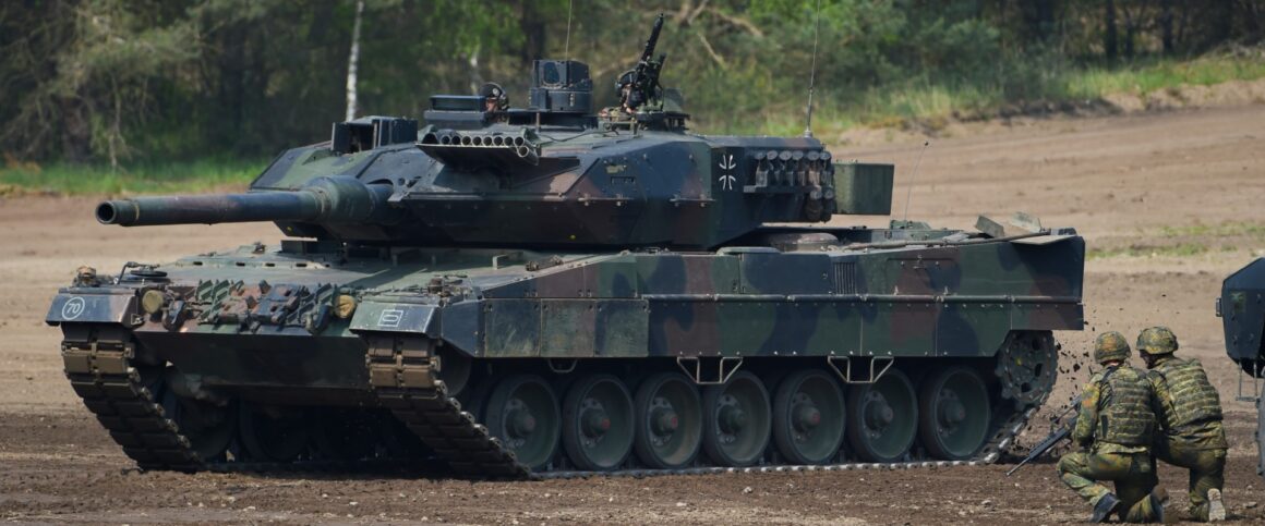 Les chars occidentaux pour l’Ukraine, symbole politique et atout militaire Les chars occidentaux pour l’Ukraine, symbole politique et atout militaire