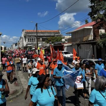 Mobilisation contre la réforme des retraites, dans les rues de Pointe-à-Pitre, 7 mars 2023. Photo : Alexandre Houda Guadeloupe 1ère Mobilisation contre la réforme des retraites, dans les rues de Pointe-à-Pitre, 7 mars 2023. Photo : Alexandre Houda Guadeloupe 1ère