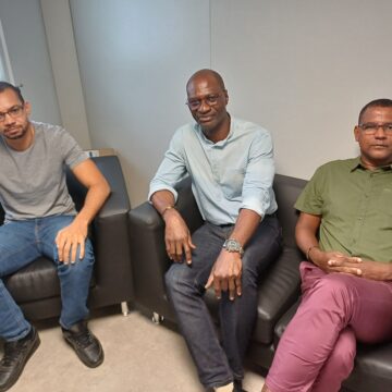 De g à d Raphaël Cécé ingénieur au laboratoire de recherche géosciences et énergie, Narcisse Zaïbo Professeur de physique, Didier Bernard Professeur de physique, UFR sciences UA Fouillole Guadeloupe De g à d Raphaël Cécé ingénieur au laboratoire de recherche géosciences et énergie, Narcisse Zaïbo Professeur de physique, Didier Bernard Professeur de physique, UFR sciences UA Fouillole Guadeloupe