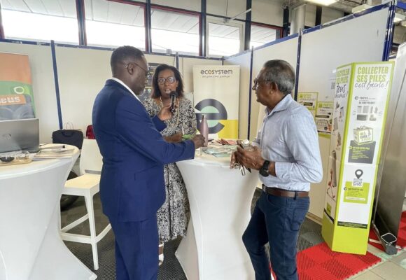 Jeudi 19 octobre, Camille Vaïtilingon (à droite), chef d'entreprise du BTP et président de la commission développement durable de la CCI-IG ouvre le salon Les rencontres pros durables au WTC à Jarry