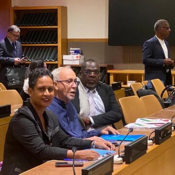 Une délégation présente à la 78e Assemblée générale de l'ONU à New York le 22 septembre 2023 demande la décolonisation de la Guadeloupe. Photo : Alyans Nasyonal Gwadloup Une délégation présente à la 78e Assemblée générale de l'ONU à New York le 22 septembre 2023 demande la décolonisation de la Guadeloupe. Photo : Alyans Nasyonal Gwadloup