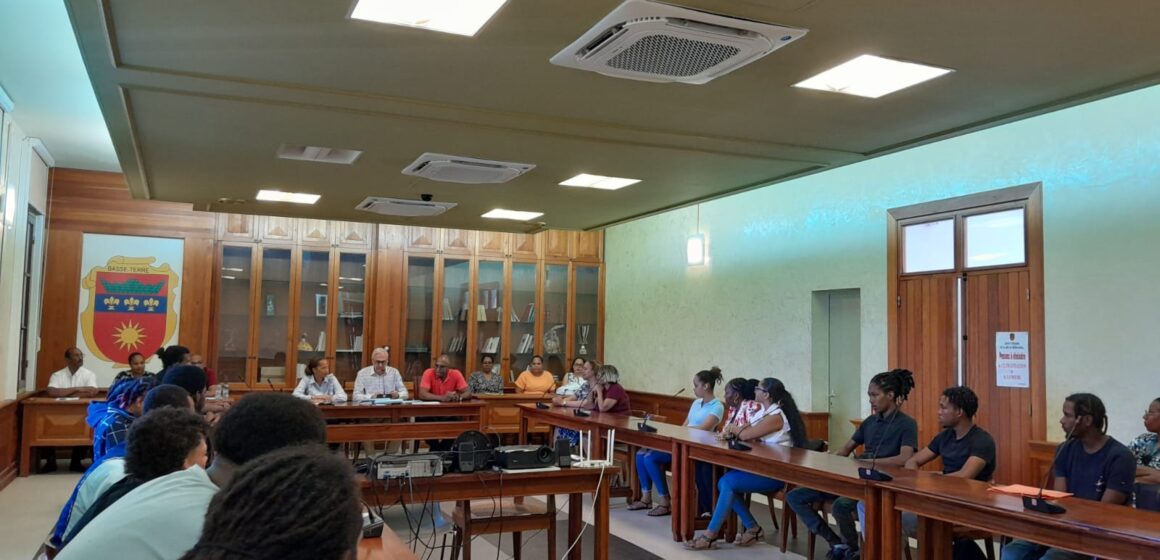 Basse-Terre se réjouit ce 7 décembre d'accueillir 24 jeunes en service civique. Photo: Ville de Basse-Terre Basse-Terre se réjouit ce 7 décembre d'accueillir 24 jeunes en service civique. Photo: Ville de Basse-Terre