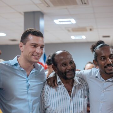 Déplacement de Jordan Bardella en Guadeloupe le 7 décembre 2023. A droite, Rody Tolassy délégué local du Rassemblement national. Photo : compte X JB Déplacement de Jordan Bardella en Guadeloupe le 7 décembre 2023. A droite, Rody Tolassy délégué local du Rassemblement national. Photo : compte X JB