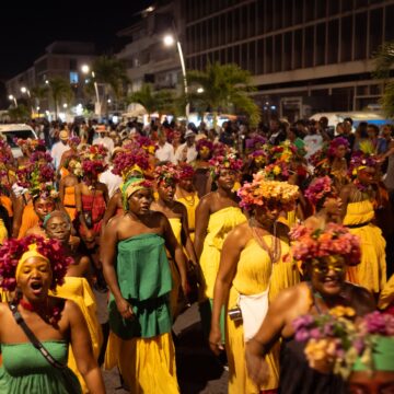 Le dimanche 7 janvier a marqué le lancement des festivités hautes en couleurs et en rythmes avec le début du carnaval 2024 à Pointe-à-Pitre (ici le groupe MKM) et à Basse-Terre. Photo : DR Le dimanche 7 janvier a marqué le lancement des festivités hautes en couleurs et en rythmes avec le début du carnaval 2024 à Pointe-à-Pitre (ici le groupe MKM) et à Basse-Terre. Photo : DR