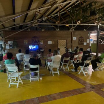 Présentation aux acteurs et partenaires, avant 1ere de la saison 2 des documentaires "Mémoires paysannes de Guadeloupe" dimanche 18 février 2024. Photo : FB TerrEau Présentation aux acteurs et partenaires, avant 1ere de la saison 2 des documentaires "Mémoires paysannes de Guadeloupe" dimanche 18 février 2024. Photo : FB TerrEau