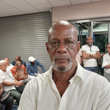 Alex Lollia, Professeur de philosophie à la retraite, membre fondateur du syndicat Centrale des travailleurs unis (CTU), citoyen du Gosier, le 2 avril 2024 en mairie du Gosier lors de l’élection de Liliane Montout qui succède à Cédric Cornet, maire en exercice depuis 2020 et décédé le 21 mars. Alex Lollia, Professeur de philosophie à la retraite, membre fondateur du syndicat Centrale des travailleurs unis (CTU), citoyen du Gosier, le 2 avril 2024 en mairie du Gosier lors de l’élection de Liliane Montout qui succède à Cédric Cornet, maire en exercice depuis 2020 et décédé le 21 mars.