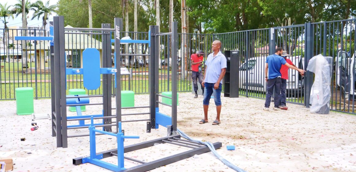 La commune de Lamentin s’équipe d’une aire de fitness extérieure implantée dans le bourg, au parc de la verdure. Photo : Ville Lamentin Guadeloupe La commune de Lamentin s’équipe d’une aire de fitness extérieure implantée dans le bourg, au parc de la verdure. Photo : Ville Lamentin Guadeloupe