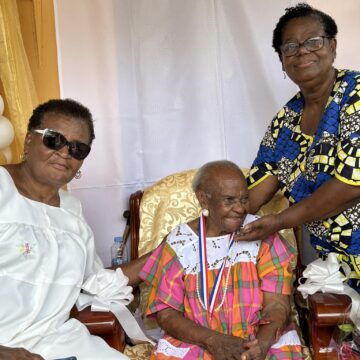 Dimanche 5 mai, la commune de Morne-à-l’Eau a pris part à la célébration des 107 ans de Marie-Thérèse Dalmont domiciliée à Bonne-Terre. Photo : Ville de Morne à l'eau Dimanche 5 mai, la commune de Morne-à-l’Eau a pris part à la célébration des 107 ans de Marie-Thérèse Dalmont domiciliée à Bonne-Terre. Photo : Ville de Morne à l'eau