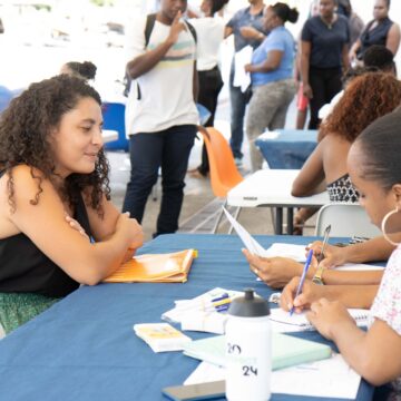 La 2e édition du Stade vers l'emploi (matinée sportive et après-midi d’entretiens de recrutement) organisée par France travail Guadeloupe a réuni environ 70 participants à Basse-Terre le 6 décembre 2022. Photo : FB France Travail Guadeloupe & Iles du Nord La 2e édition du Stade vers l'emploi (matinée sportive et après-midi d’entretiens de recrutement) organisée par France travail Guadeloupe a réuni environ 70 participants à Basse-Terre le 6 décembre 2022. Photo : FB France Travail Guadeloupe & Iles du Nord