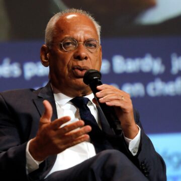 Le sénateur socialiste de Guadeloupe et ancien ministre des Outre-mer Victorin Lurel à Issy les Moulineaux le 18 novembre 2024. Le traditionnel congrès annuel des maires de France s’est ouvert par la journée consacrée aux maires ultramarins et à leurs problématiques particulières. Photo : Daniel Perron / Hans Lucas via AFP Le sénateur socialiste de Guadeloupe et ancien ministre des Outre-mer Victorin Lurel à Issy les Moulineaux le 18 novembre 2024. Le traditionnel congrès annuel des maires de France s’est ouvert par la journée consacrée aux maires ultramarins et à leurs problématiques particulières. Photo : Daniel Perron / Hans Lucas via AFP