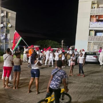 Le week-end dernier, la ville de Basse-Terre a frémi au rythme du déboulé carnavalesque de Neg chapé. Photo : FB Ville de Basse-Terre Le week-end dernier, la ville de Basse-Terre a frémi au rythme du déboulé carnavalesque de Neg chapé. Photo : FB Ville de Basse-Terre