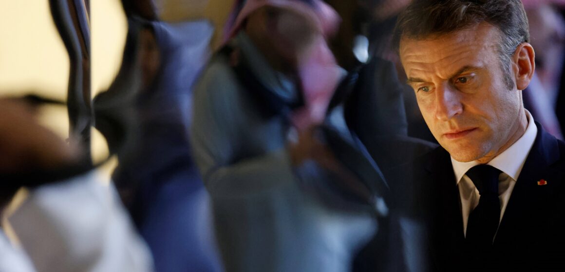 Le président de la République Emmanuel Macron conclut sa visite d'État en Arabie saoudite le 4 décembre 2024 dans l'oasis d'AlUla, projet touristique emblématique du royaume. Photo : Ludovic Marin - Pool / Sipa Le président de la République Emmanuel Macron conclut sa visite d'État en Arabie saoudite le 4 décembre 2024 dans l'oasis d'AlUla, projet touristique emblématique du royaume. Photo : Ludovic Marin - Pool / Sipa