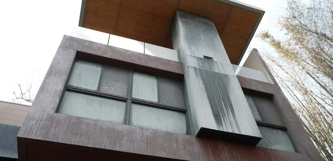 Los Angeles : Rescapée des flammes, une maison anti-incendies offre des leçons pour reconstruire