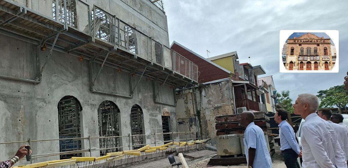 Harry Durimel, maire de Pointe-à-àPitre devant le chantier de reconstruction de la façade du cinéma Renaissance. Pointe-à-Pitre, le 19 février 2025. Photo : FB Communauté d'Agglomération Cap Excellence Harry Durimel, maire de Pointe-à-àPitre devant le chantier de reconstruction de la façade du cinéma Renaissance. Pointe-à-Pitre, le 19 février 2025. Photo : FB Communauté d'Agglomération Cap Excellence