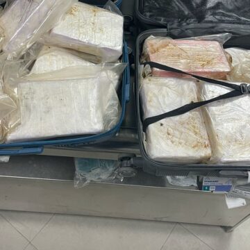 Plus de 200 kg de cocaïne dans des valises ont été saisis mardi à l'aéroport de Roissy-Charles-de-Gaulle, à l'arrivée d'un vol en provenance de Fort-de-France (Martinique), ont annoncé les douanes vendredi 7 mars. Photo : Douanes françaises Plus de 200 kg de cocaïne dans des valises ont été saisis mardi à l'aéroport de Roissy-Charles-de-Gaulle, à l'arrivée d'un vol en provenance de Fort-de-France (Martinique), ont annoncé les douanes vendredi 7 mars. Photo : Douanes françaises