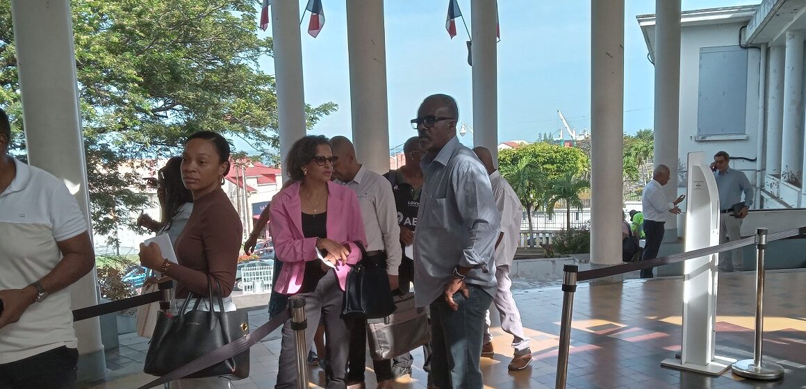 Nervosité, cigarettes et silence : condamné en appel, Ary Chalus voit son destin politique s’assombrir