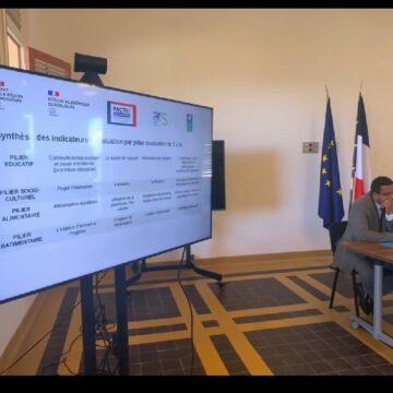 Le 4 juin, l’État a réuni une centaine de participants à la préfecture à Basse-Terre à l’occasion du séminaire départemental du « plan cantines ». Photo : capture écran Préfecture de Guadeloupe Le 4 juin, l’État a réuni une centaine de participants à la préfecture à Basse-Terre à l’occasion du séminaire départemental du « plan cantines ». Photo : capture écran Préfecture de Guadeloupe