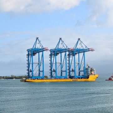 Les trois nouveaux portiques du Grand port maritime de Guadeloupe accostent lundi 30 juin 2025. Photo : Grand port maritime de Guadeloupe Les trois nouveaux portiques du Grand port maritime de Guadeloupe accostent lundi 30 juin 2025. Photo : Grand port maritime de Guadeloupe