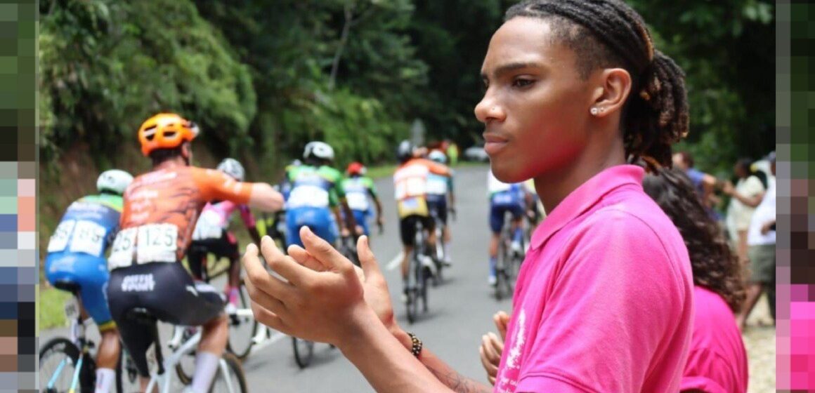 Illustration d'une étape du tour cycliste de Guadeloupe à la route de la Traversée. Photo : Parc national de Guadeloupe Illustration d'une étape du tour cycliste de Guadeloupe à la route de la Traversée. Photo : Parc national de Guadeloupe