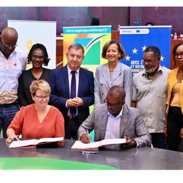 Le président de la Région Guadeloupe, Ary Chalus, et Marie-Adeline Peix, directrice exécutive de Bpifrance, signent le nouveau partenariat 2025-2028 à l'Hôtel de Région le 24 octobre. Photo : Région Guadeloupe Le président de la Région Guadeloupe, Ary Chalus, et Marie-Adeline Peix, directrice exécutive de Bpifrance, signent le nouveau partenariat 2025-2028 à l'Hôtel de Région le 24 octobre. Photo : Région Guadeloupe