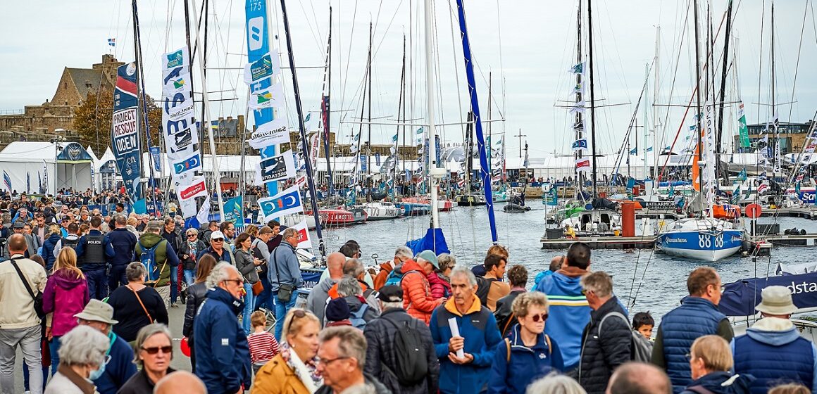 La foule à Saint-Malo le 25 octobre 2022, au village du départ de la 12e Route du Rhum. Photo : Arnaud Pilpré / OC Sport Pen Duick