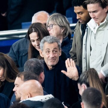 Nicolas Sarkozy assiste au match de football entre le Paris Saint-Germain (PSG) et Auxerre au stade du Parc des Princes à Paris samedi 27 septembre 2025. Photo : John Spencer / Sipa Nicolas Sarkozy assiste au match de football entre le Paris Saint-Germain (PSG) et Auxerre au stade du Parc des Princes à Paris samedi 27 septembre 2025. Photo : John Spencer / Sipa