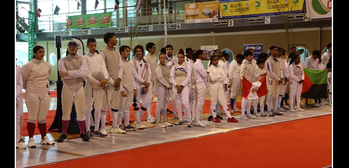 Les jeunes escrimeurs guadeloupéens au gymnase Laura Flessel pendant 3 jours pour le 9e tournoi international d'escrime de Petit-Bourg du 24 au 26 octobre 2025. Photo : Petit-Bourg, la ville qui bouge Les jeunes escrimeurs guadeloupéens au gymnase Laura Flessel pendant 3 jours pour le 9e tournoi international d'escrime de Petit-Bourg du 24 au 26 octobre 2025. Photo : Petit-Bourg, la ville qui bouge