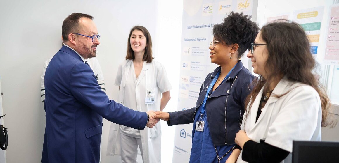 Yannick Neuder, ministre chargé de la Santé et de l'accès aux soins, à l'hôpital Foch pour inaugurer l'Institut de la santé de la femme et de la fertilité. Suresnes, le 10 avril. Photo : Seba / Sipa Yannick Neuder, ministre chargé de la Santé et de l'accès aux soins, à l'hôpital Foch pour inaugurer l'Institut de la santé de la femme et de la fertilité. Suresnes, le 10 avril. Photo : Seba / Sipa
