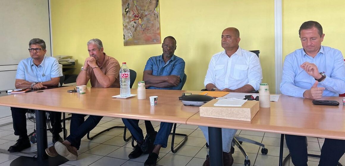 Aciers, ciment, engrais : le mur de la taxe carbone fait craindre une “catastrophe”