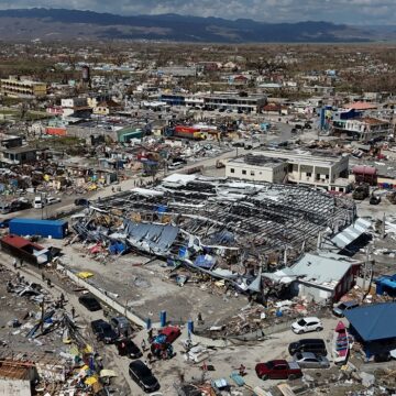Une vue aérienne de Black River, en Jamaïque, jeudi 30 octobre 2025, après le passage de l'ouragan Melissa. Photo : AP/Matias Delacroix/ Sipa Une vue aérienne de Black River, en Jamaïque, jeudi 30 octobre 2025, après le passage de l'ouragan Melissa. Photo : AP/Matias Delacroix/ Sipa